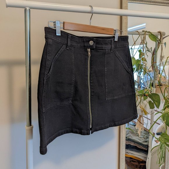 Madewell Dresses & Skirts - Madewell zip-up black denim mini skirt